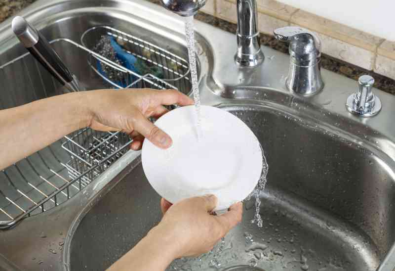 Dont Rinse Dishes Before Putting Them In The Dishwasher Experts Say 6188